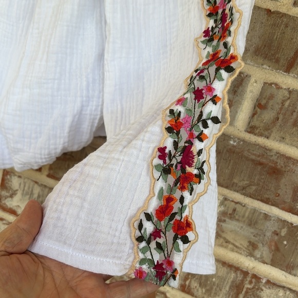 Miami for Francesca’s White Embroidered Floral Off Shoulder Cropped Blouse - Picture 4 of 9